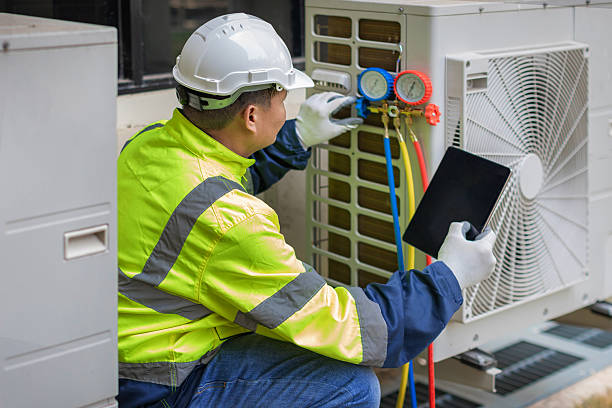 Professional Hvac Installation technician working in Crandall, TX